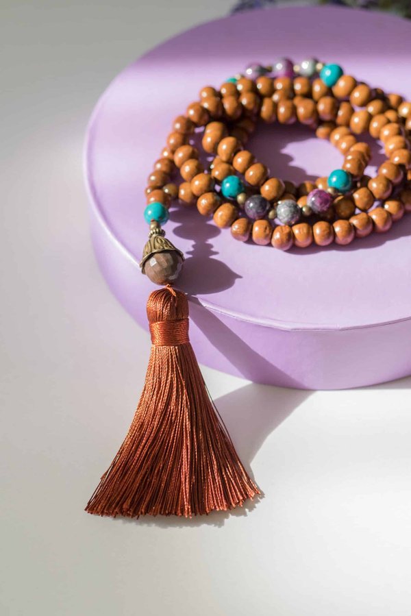 Comment faire pour porter correctement un collier mala ?