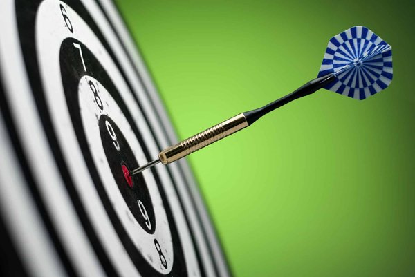Histoire et évolution du jeu de fléchettes : de la tradition à la compétition moderne
